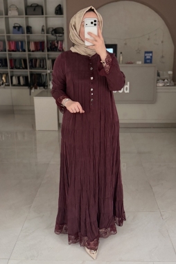 Bordo Kolu Ve Eteği Dantel Detaylı Elbise