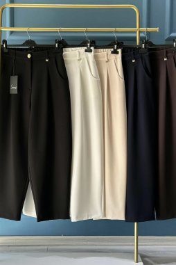 Beyaz Pileli Düğme Detay Pantolon