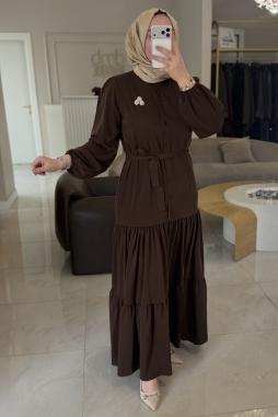 Kahverengi Broşlu Elbise A 