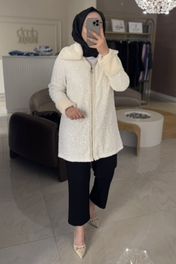 Beyaz Kolları Kürklü Payetli Ceket