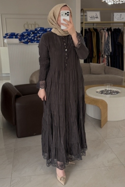 Kahverengi Kolu Ve Eteği Dantel Detaylı Elbise