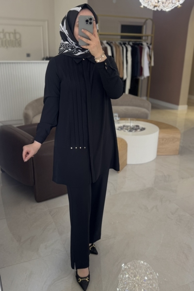 Siyah Dikiş Detaylı Takım