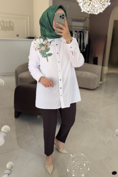 Beyaz Omzu Yeşil İşleme Tunik